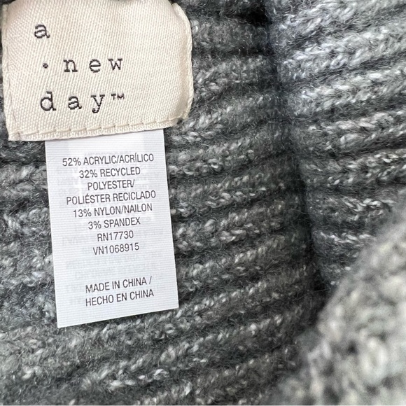 A NEW DAY gray yellow striped Beanie & Mittens Set NWT one size GIFT Winter - Picture 2 of 5